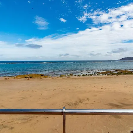 Costa Lairaga Beachfront! Air Conditioned Apartment *